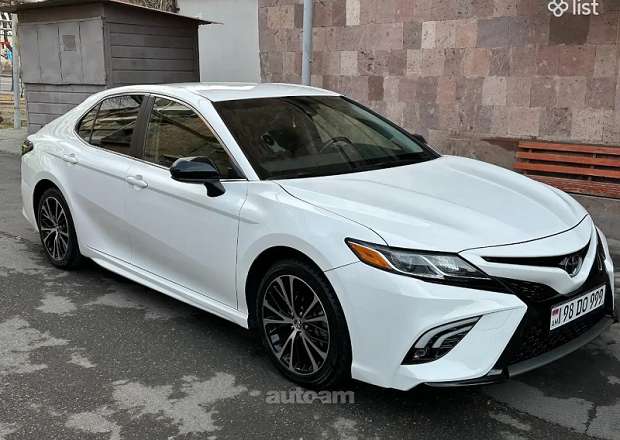 Toyota Camry 2018 — фото 3