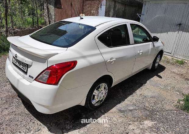 Nissan Versa