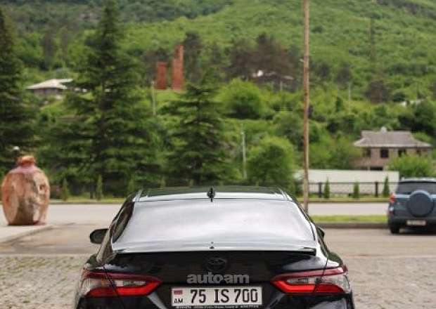 Toyota Camry 2022 — լուսանկար 2