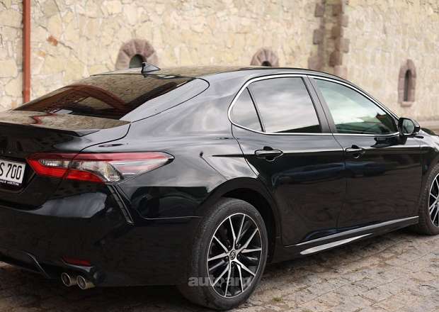Toyota Camry 2022 — լուսանկար 3