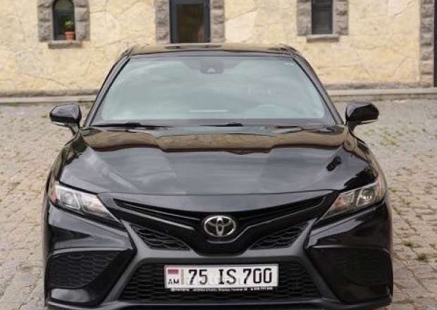 Toyota Camry 2022 — լուսանկար 1