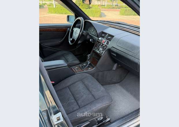 Mercedes-Benz C 180