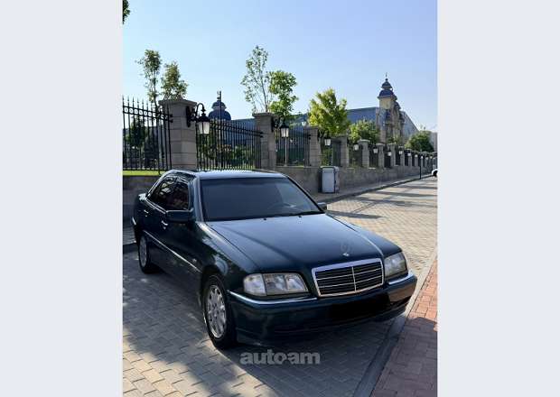 Mercedes-Benz C 180