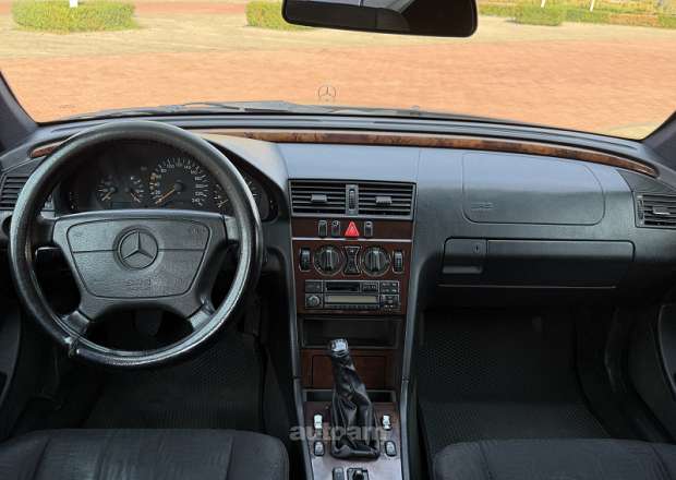 Mercedes-Benz C 180