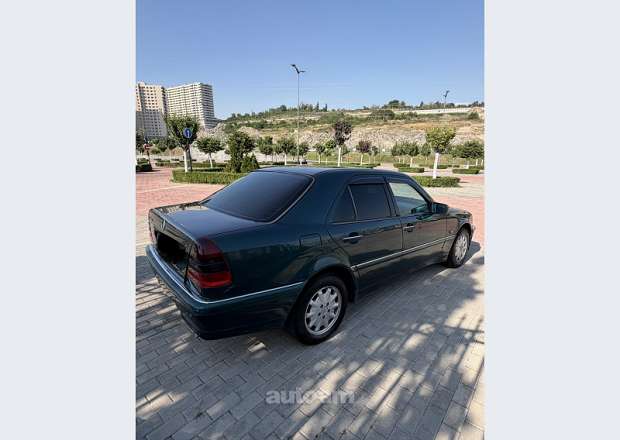 Mercedes-Benz C 180