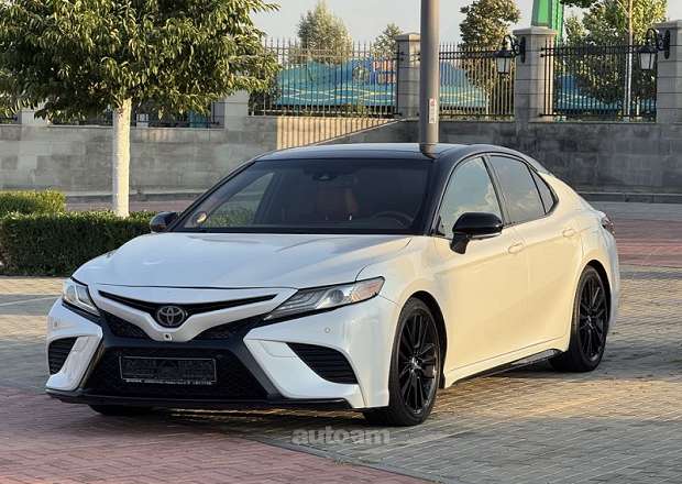 Toyota Camry 2018 — լուսանկար 1