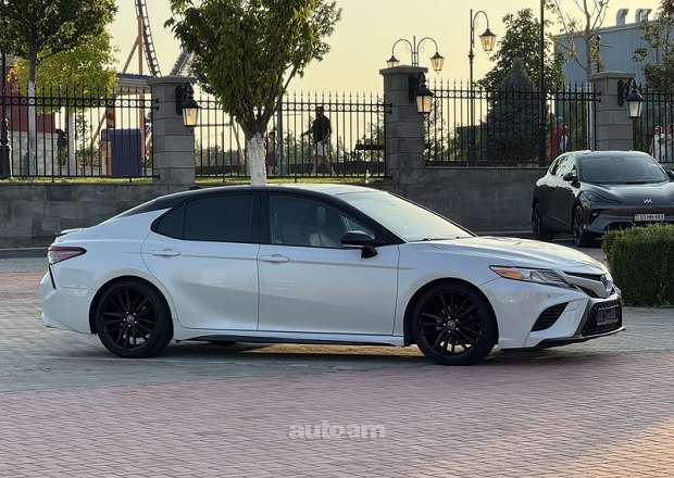 Toyota Camry 2018 — լուսանկար 3
