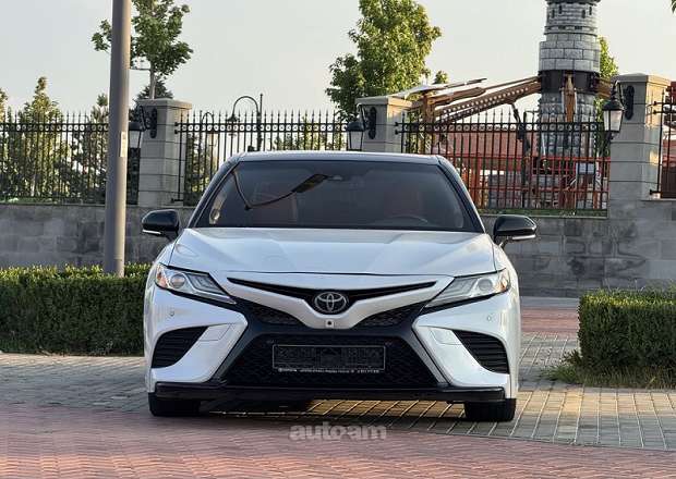 Toyota Camry 2018 — լուսանկար 2