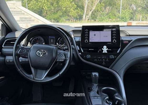 Toyota Camry 2023 — фото 8
