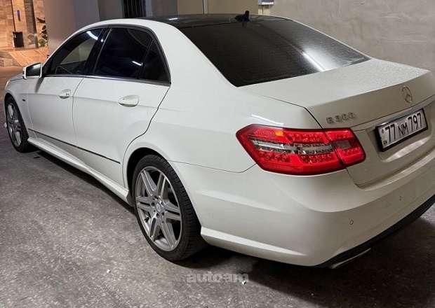 Mercedes-Benz E 300