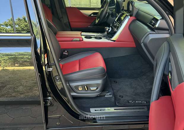 Lexus LX 600