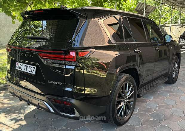Lexus LX 600