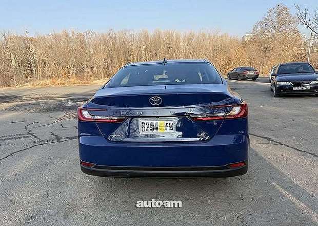 Toyota Camry 2025 — լուսանկար 3