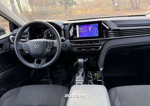 Toyota Camry 2025 — լուսանկար 10