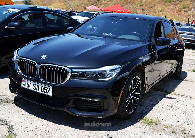 BMW 740 2019 — photo 2