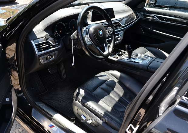 BMW 740 2019 — photo 9