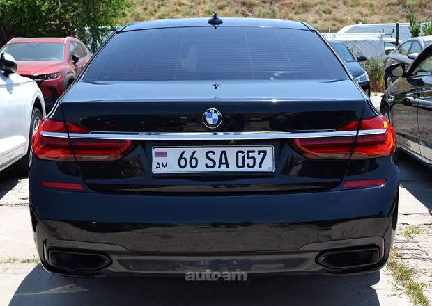 BMW 740 2019 — photo 14