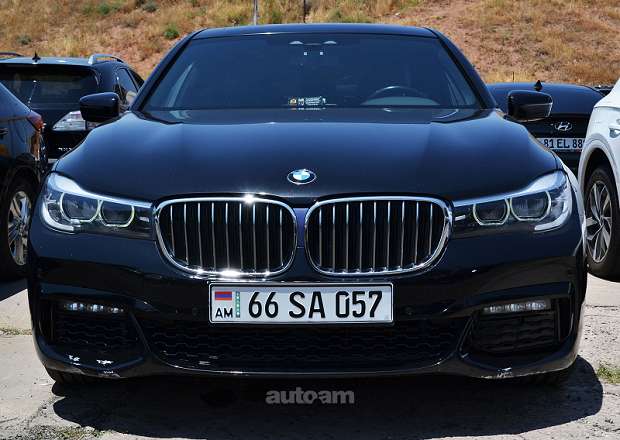 BMW 740 2019 — photo 1