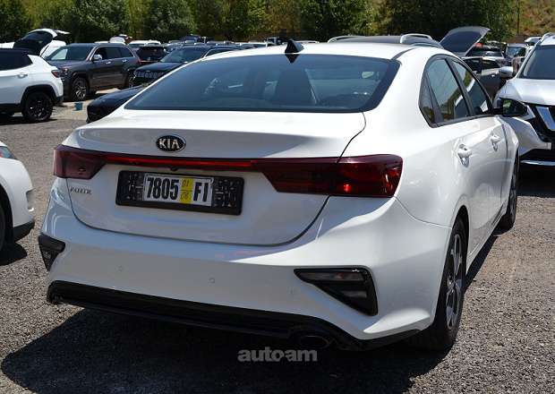 Kia Forte 2019 — լուսանկար 14