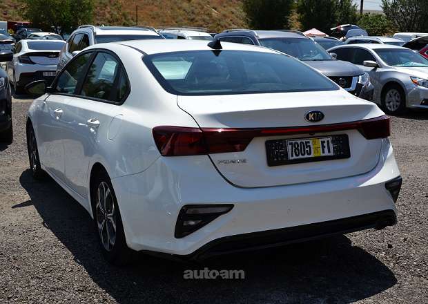 Kia Forte 2019 — լուսանկար 15