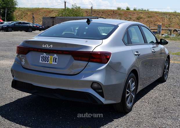 Kia Forte 2023 — լուսանկար 15