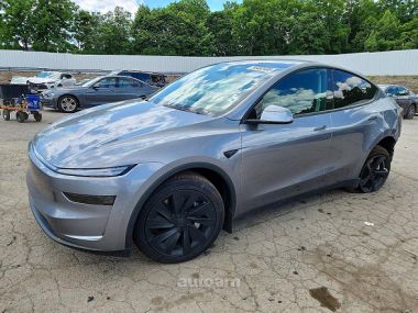 Tesla Model Y  2025 