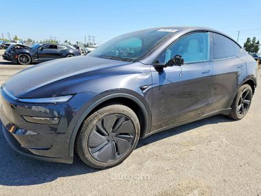 Tesla Model Y  2025 