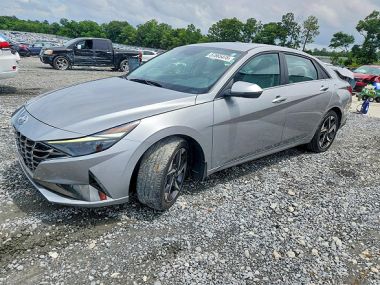Hyundai Elantra  2021 