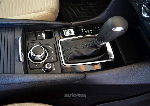 Mazda 3 2018 — լուսանկար 9