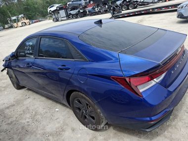 Hyundai Elantra  2021 