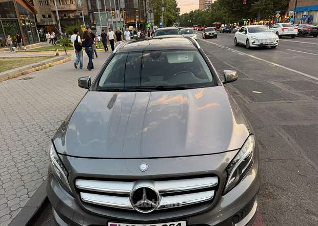 Mercedes-Benz GLA 250