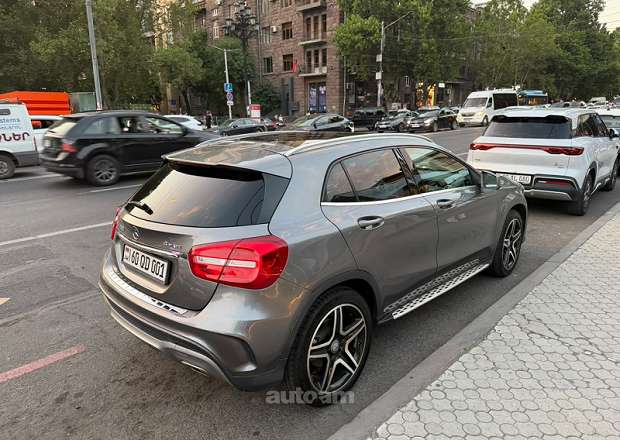 Mercedes-Benz GLA 250