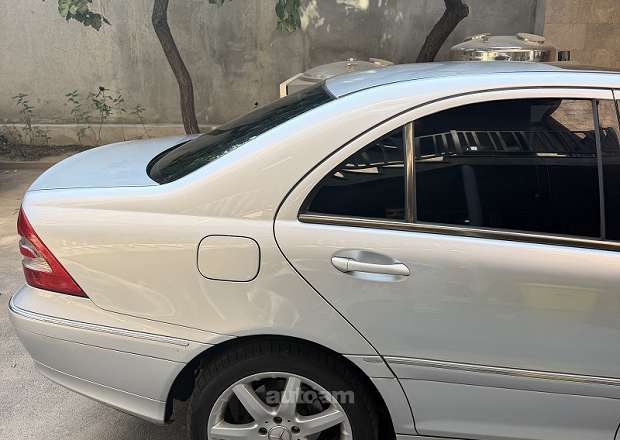 Mercedes-Benz C 230