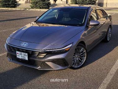 Hyundai Elantra  2024 