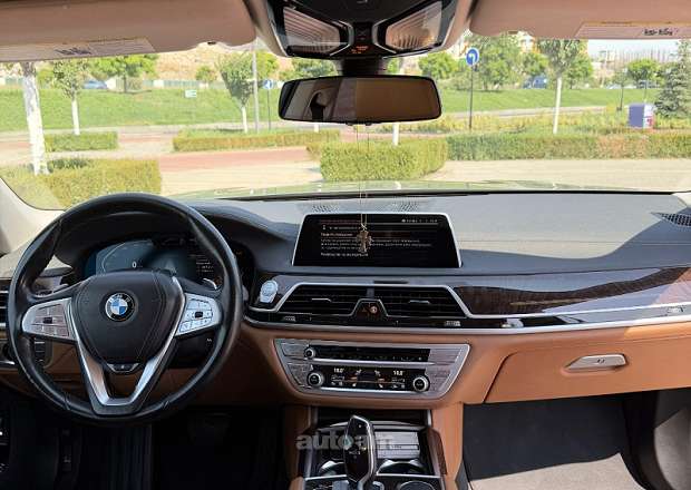 BMW 740