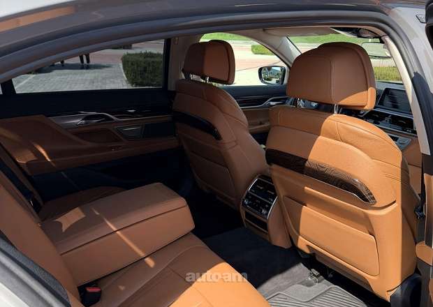 BMW 740