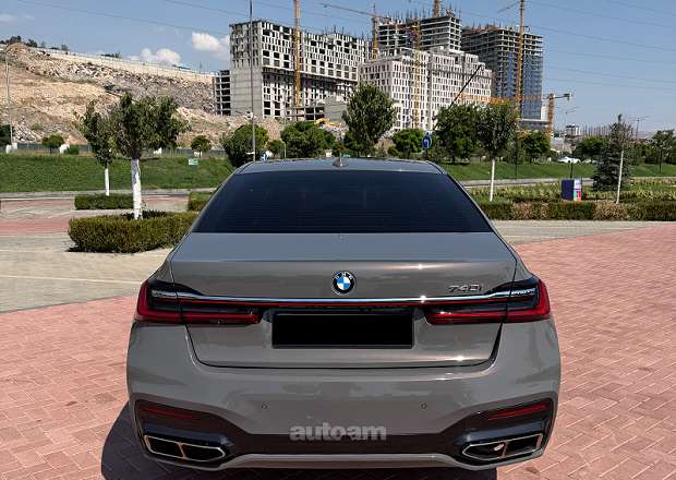 BMW 740