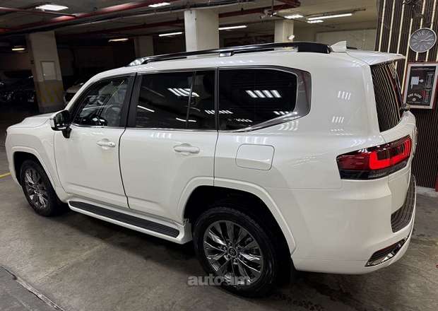 Toyota Land Cruiser 300