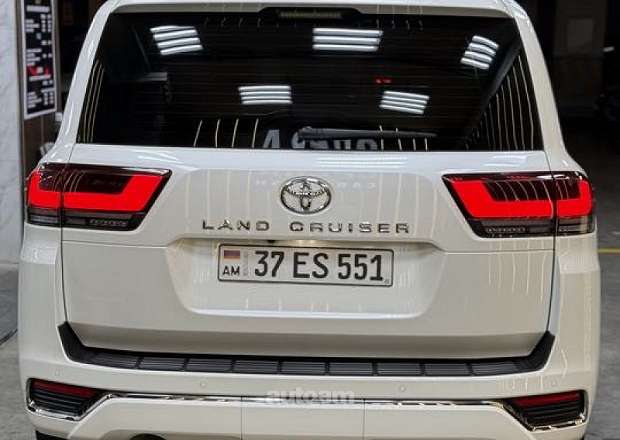 Toyota Land Cruiser 300