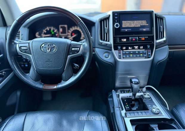 Toyota Land Cruiser 200