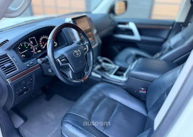 Toyota Land Cruiser 200