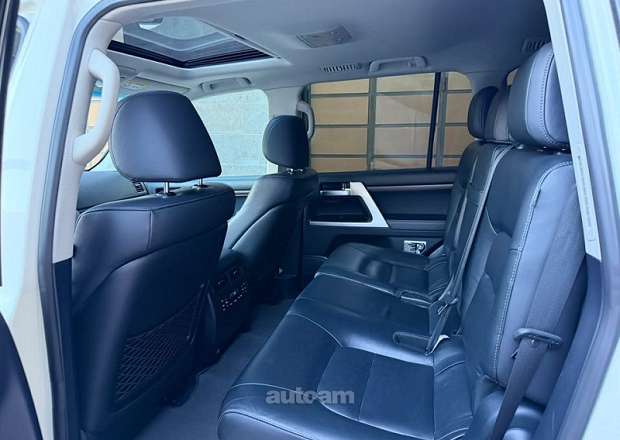 Toyota Land Cruiser 200