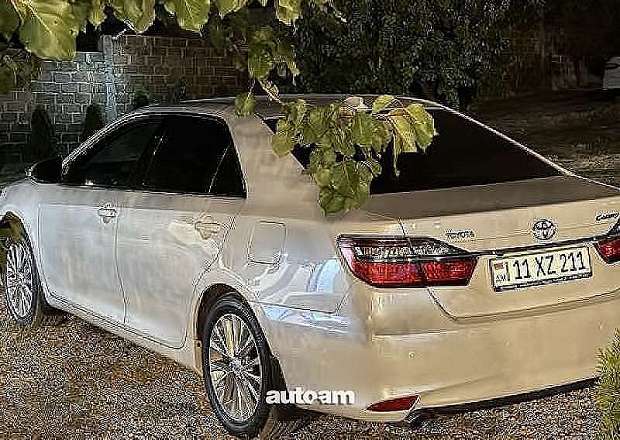 Toyota Camry 2016 — photo 1