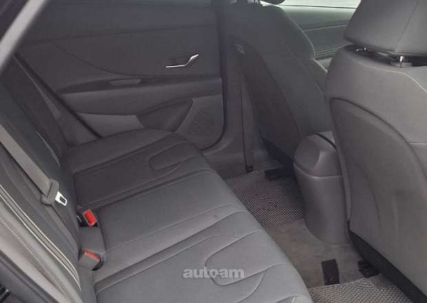 Hyundai Elantra 2023 — լուսանկար 4