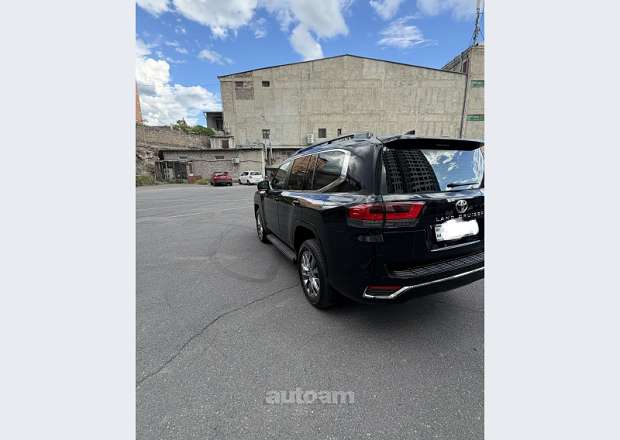 Toyota Land Cruiser 300