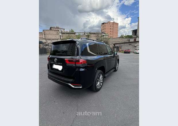 Toyota Land Cruiser 300
