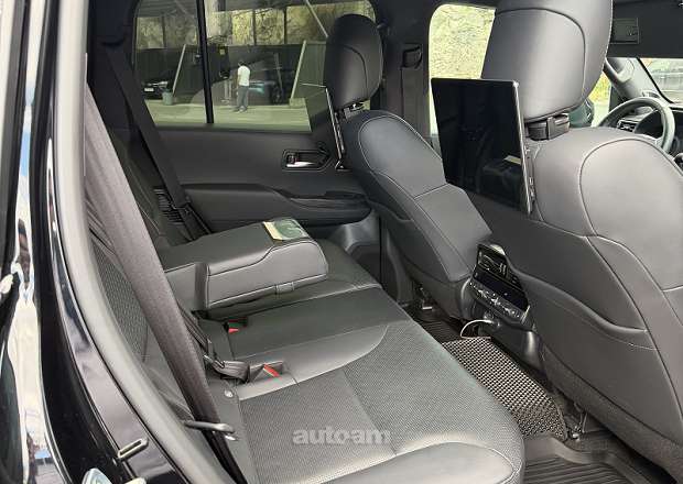 Toyota Land Cruiser 300