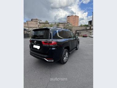 Toyota Land Cruiser 300  2025 