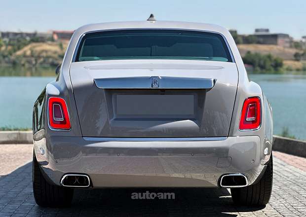 Rolls Royce Phantom 2022 — լուսանկար 5