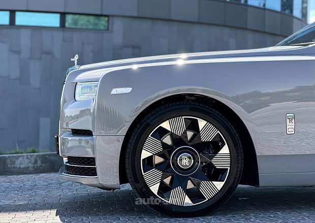 Rolls Royce Phantom 2022 — լուսանկար 15